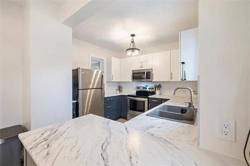 824 Muriel Street, Winnipeg, MB - Indoor Photo Showing Kitchen With Double Sink