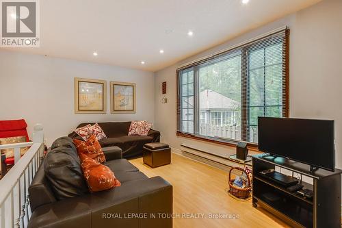 349 Balm Beach Road W, Tiny, ON - Indoor Photo Showing Living Room