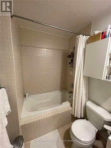 #611 -18 Beverley St, Toronto, ON - Indoor Photo Showing Bathroom