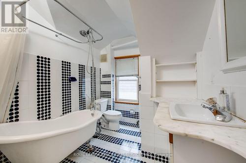 #3 -18 Shorncliffe Ave, Toronto, ON - Indoor Photo Showing Bathroom