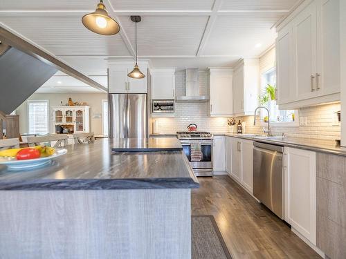 Aerial photo - 308 Ch. Du Prospecteur, Amherst, QC - Indoor Photo Showing Kitchen With Upgraded Kitchen