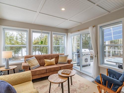 Aerial photo - 308 Ch. Du Prospecteur, Amherst, QC - Indoor Photo Showing Living Room