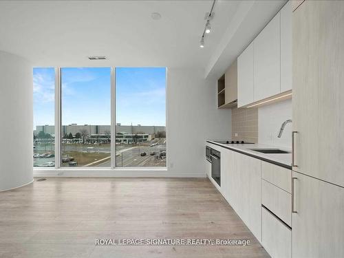 503-1000 Portage Pkwy, Vaughan, ON - Indoor Photo Showing Kitchen