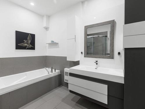 Bathroom - 202-598 8E Avenue, Québec (La Cité-Limoilou), QC - Indoor Photo Showing Bathroom
