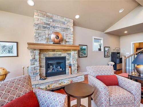 759 Sea Dr, Central Saanich, BC - Indoor Photo Showing Living Room With Fireplace