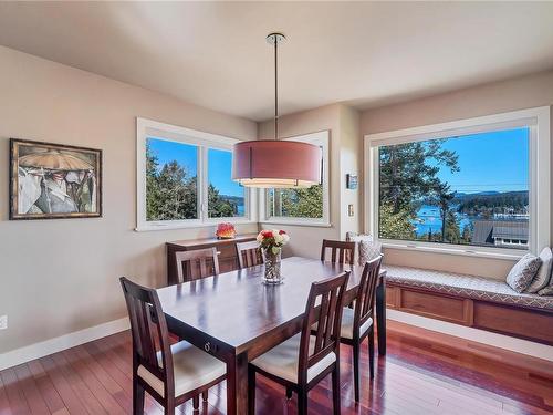 759 Sea Dr, Central Saanich, BC - Indoor Photo Showing Dining Room