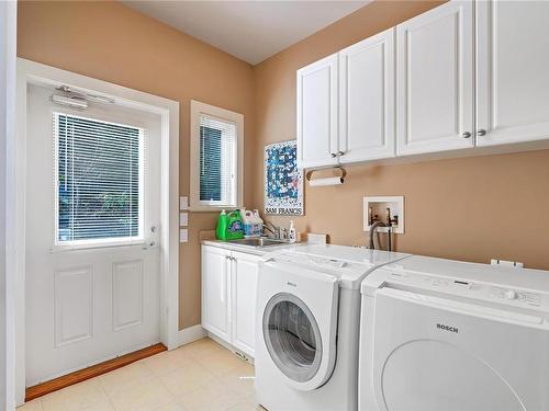 759 Sea Dr, Central Saanich, BC - Indoor Photo Showing Laundry Room