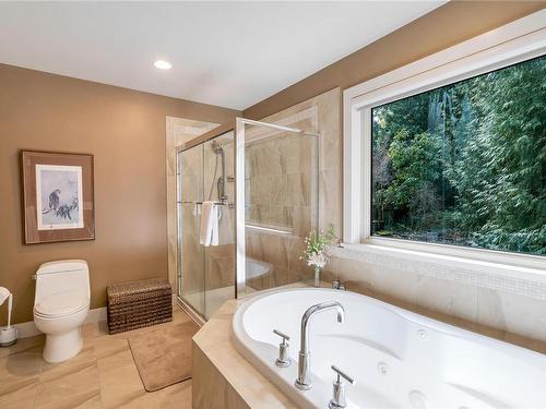 759 Sea Dr, Central Saanich, BC - Indoor Photo Showing Bathroom