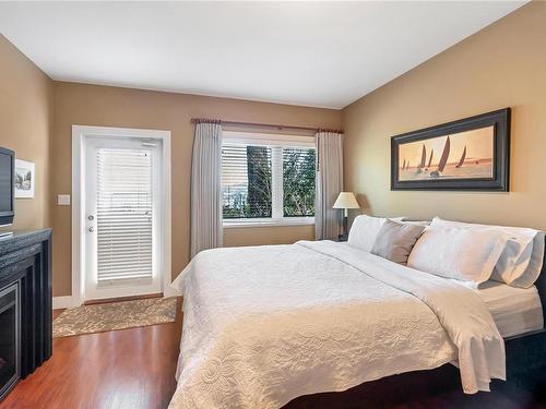 759 Sea Dr, Central Saanich, BC - Indoor Photo Showing Bedroom