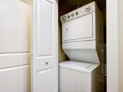308-201 Nursery Hill Dr, View Royal, BC - Indoor Photo Showing Laundry Room