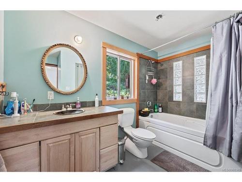 3 Main Rd, Lasqueti Island, BC - Indoor Photo Showing Bathroom