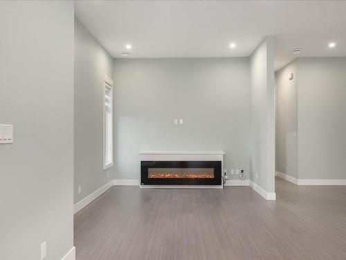 464 Hampstead St, Parksville, BC - Indoor With Fireplace