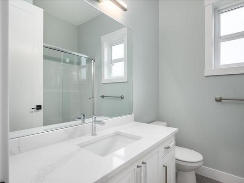 464 Hampstead St, Parksville, BC - Indoor Photo Showing Bathroom