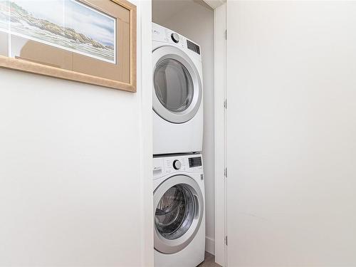 205-1216 Carlisle Ave, Esquimalt, BC - Indoor Photo Showing Laundry Room