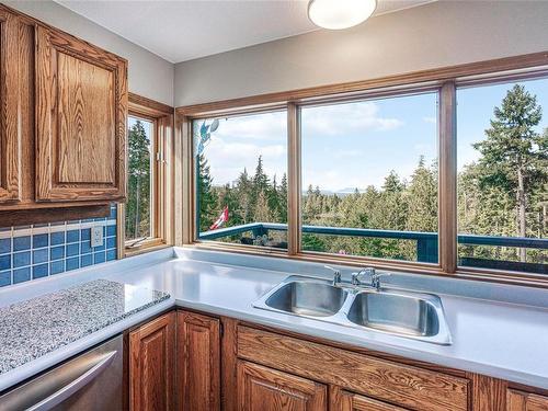 4150 Eld Rd, Whiskey Creek, BC - Indoor Photo Showing Kitchen With Double Sink