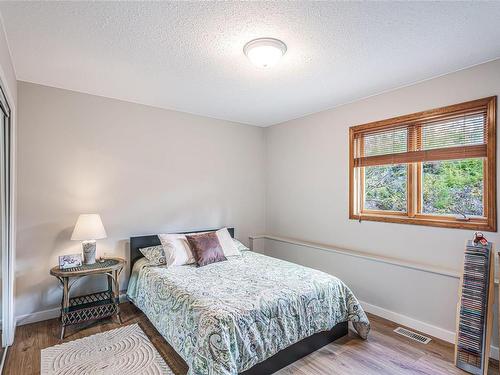 4150 Eld Rd, Whiskey Creek, BC - Indoor Photo Showing Bedroom