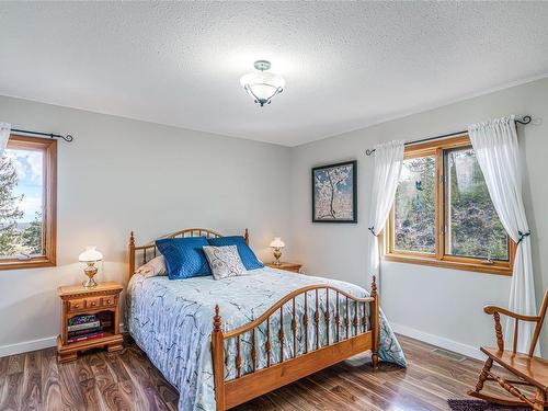 4150 Eld Rd, Whiskey Creek, BC - Indoor Photo Showing Bedroom