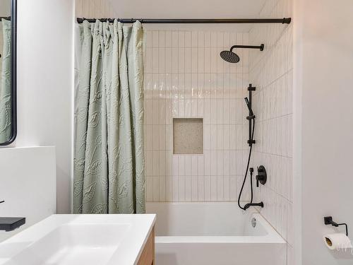 Bathroom - 436 305E Avenue, Saint-Hippolyte, QC - Indoor Photo Showing Bathroom