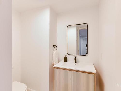 Powder room - 436 305E Avenue, Saint-Hippolyte, QC - Indoor Photo Showing Bathroom