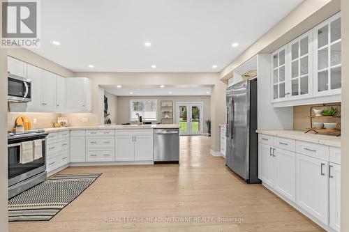 4 Arletta St, Halton Hills, ON - Indoor Photo Showing Kitchen With Upgraded Kitchen