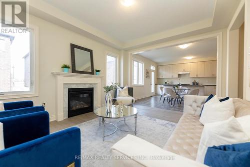 40 Gardenbrook Tr, Hamilton, ON - Indoor Photo Showing Living Room With Fireplace