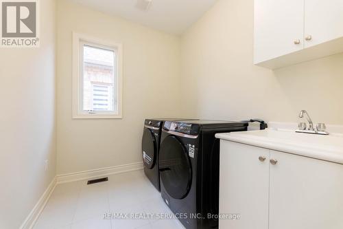 40 Gardenbrook Tr, Hamilton, ON - Indoor Photo Showing Laundry Room