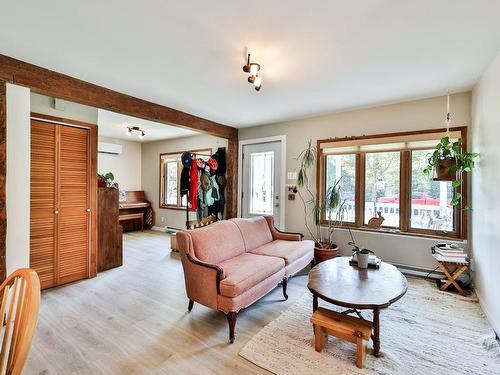 Living room - 2275 Mtée Predeal-Trudeau, Val-David, QC - Indoor Photo Showing Living Room
