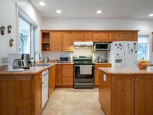 2599 Golf View Crescent, Blind Bay, BC - Indoor Photo Showing Kitchen