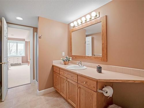 2599 Golf View Crescent, Blind Bay, BC - Indoor Photo Showing Bathroom