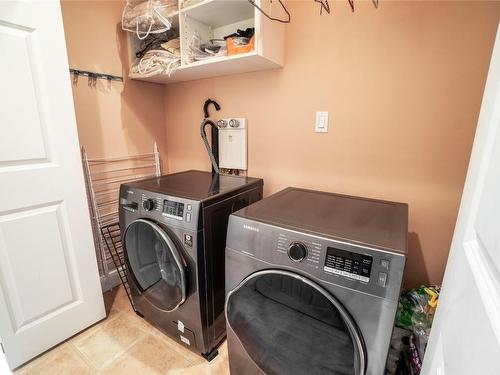 2599 Golf View Crescent, Blind Bay, BC - Indoor Photo Showing Laundry Room
