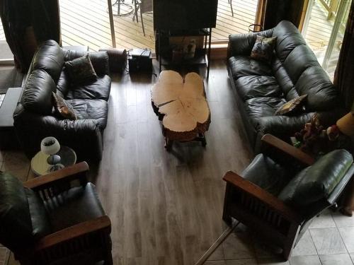 1625 Acorn Road, Seymour Arm, BC - Indoor Photo Showing Living Room