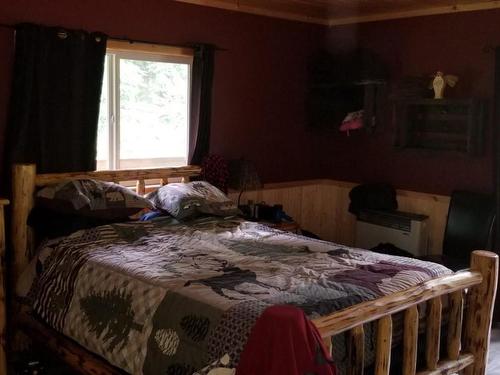 1625 Acorn Road, Seymour Arm, BC - Indoor Photo Showing Bedroom