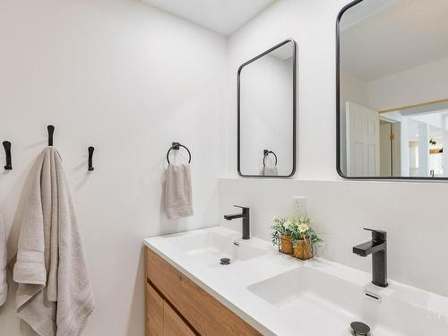 Salle de bains - 436Z 305E Avenue, Saint-Hippolyte, QC - Indoor Photo Showing Bathroom
