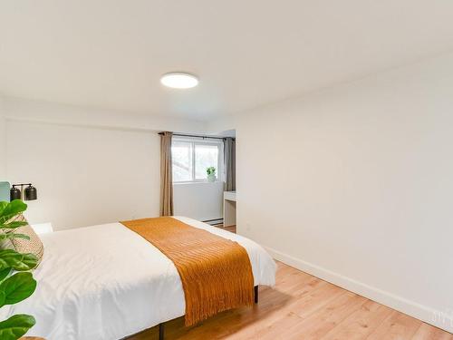 Chambre Ã Â coucher - 436Z 305E Avenue, Saint-Hippolyte, QC - Indoor Photo Showing Bedroom