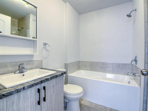 Salle de bains - 3885 Rue Rideau, Longueuil (Saint-Hubert), QC - Indoor Photo Showing Bathroom