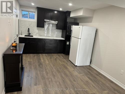 129 Magpie Way, Whitby, ON - Indoor Photo Showing Kitchen
