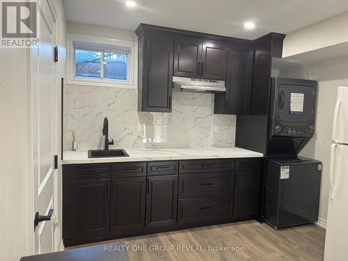 129 Magpie Way, Whitby, ON - Indoor Photo Showing Kitchen