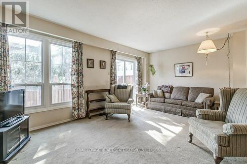 26 - 2445 Homelands Drive, Mississauga, ON - Indoor Photo Showing Living Room