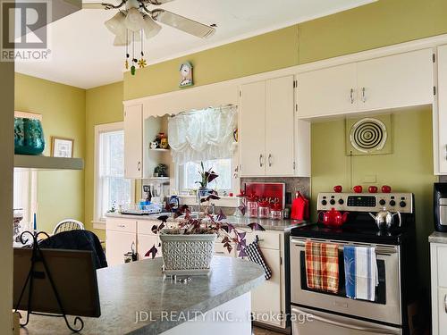 30 Phipps St, Fort Erie, ON - Indoor Photo Showing Kitchen