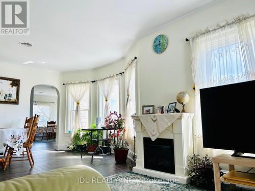 30 Phipps Street, Fort Erie, ON - Indoor Photo Showing Living Room With Fireplace