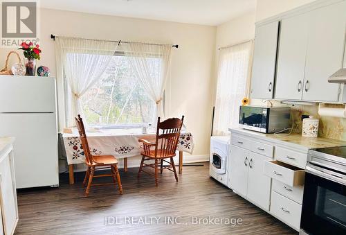 30 Phipps St, Fort Erie, ON - Indoor Photo Showing Kitchen