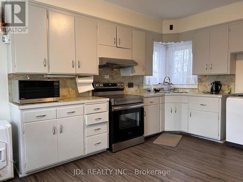 30 Phipps St, Fort Erie, ON - Indoor Photo Showing Kitchen