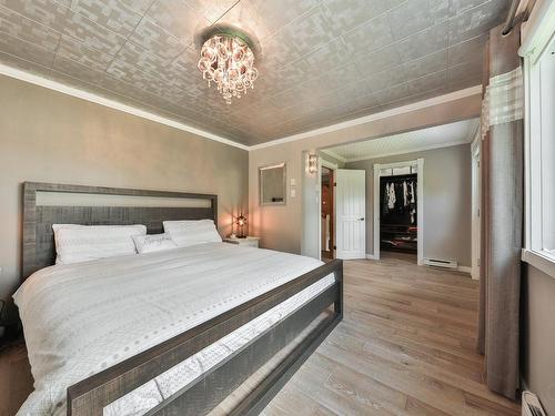 Master bedroom - 33 Ch. Du Bois-Dormant, Saint-Donat, QC - Indoor Photo Showing Bedroom