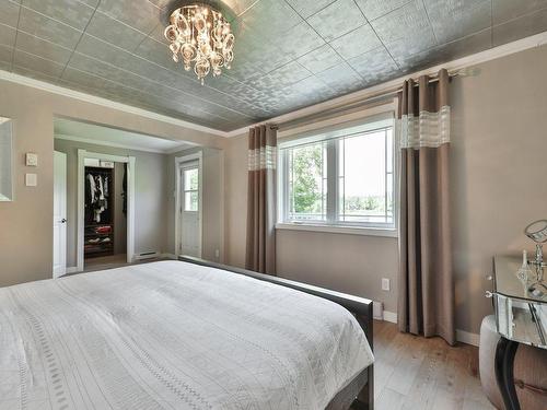 Master bedroom - 33 Ch. Du Bois-Dormant, Saint-Donat, QC - Indoor Photo Showing Bedroom