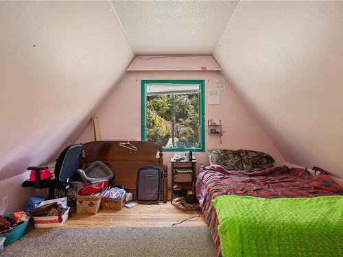 3489 Heather Rd, Black Creek, BC - Indoor Photo Showing Bedroom