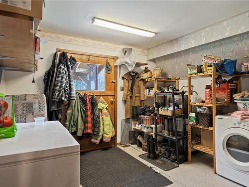 3489 Heather Rd, Black Creek, BC - Indoor Photo Showing Laundry Room
