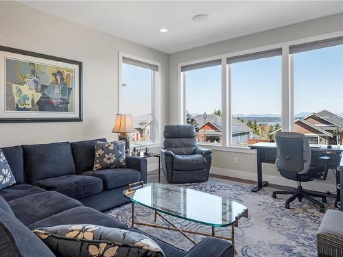 865 Timberline Dr, Campbell River, BC - Indoor Photo Showing Living Room