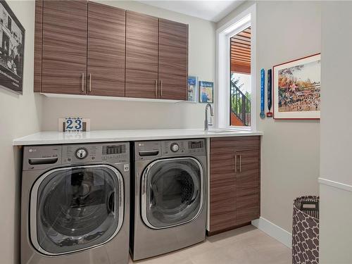 865 Timberline Dr, Campbell River, BC - Indoor Photo Showing Laundry Room