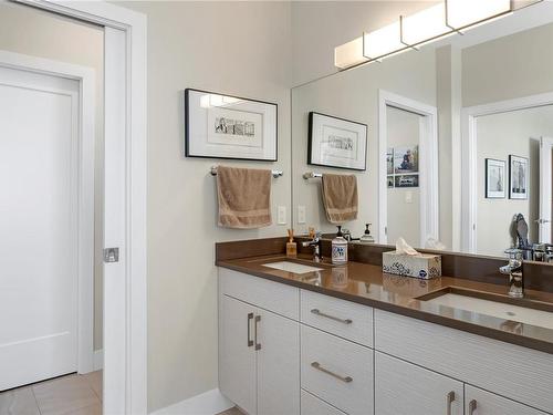 865 Timberline Dr, Campbell River, BC - Indoor Photo Showing Bathroom