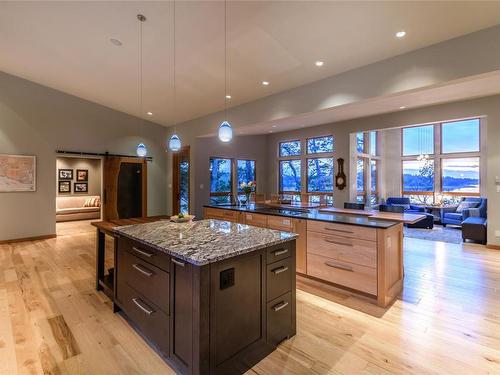 1735 Claudet Rd, Nanoose Bay, BC - Indoor Photo Showing Kitchen